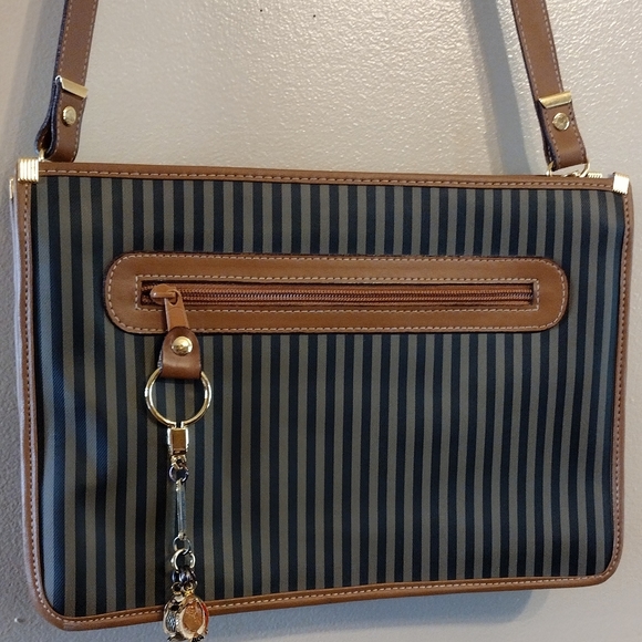 Allen Edward Crossbody Bag - Picture 6 of 10
